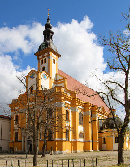 Außenansicht der Klosterkirche St. Mariä Himmelfahrt des Zisterzienserklosters Neuzelle.