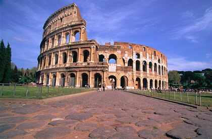Kolosseum an der Piazza del Colosseo