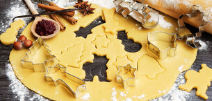 Weihnachtsplätzchen backen