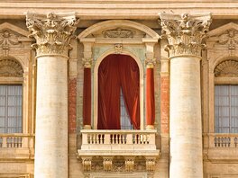 Konklave-Balkon der St. Peter Basilika im Vatikan