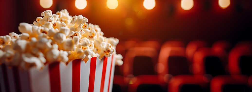 Popcorntüte im Kinosaal