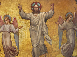 Kuppelmosaik. Jesus im weißen Gewand mit ausbreiteten Armen vor goldenem Hintergrund zwischen zwei Engeln. Am unteren Bildrand diverse Heilige.