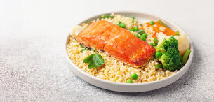 Zitronen-Lachs mit Brokkoli und Bulgur