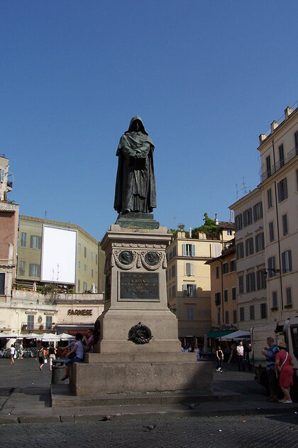 Campo di Fiori mit Denkmal des Philosophen Giordano Bruno