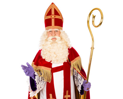 Mann im Kostüm des Sankt Nikolaus